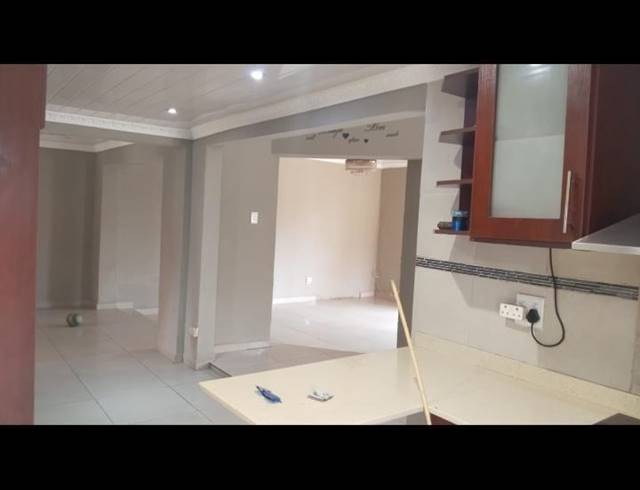 4 BEDROOM HOUSE FOR SALE IN LENASIA EXT 13